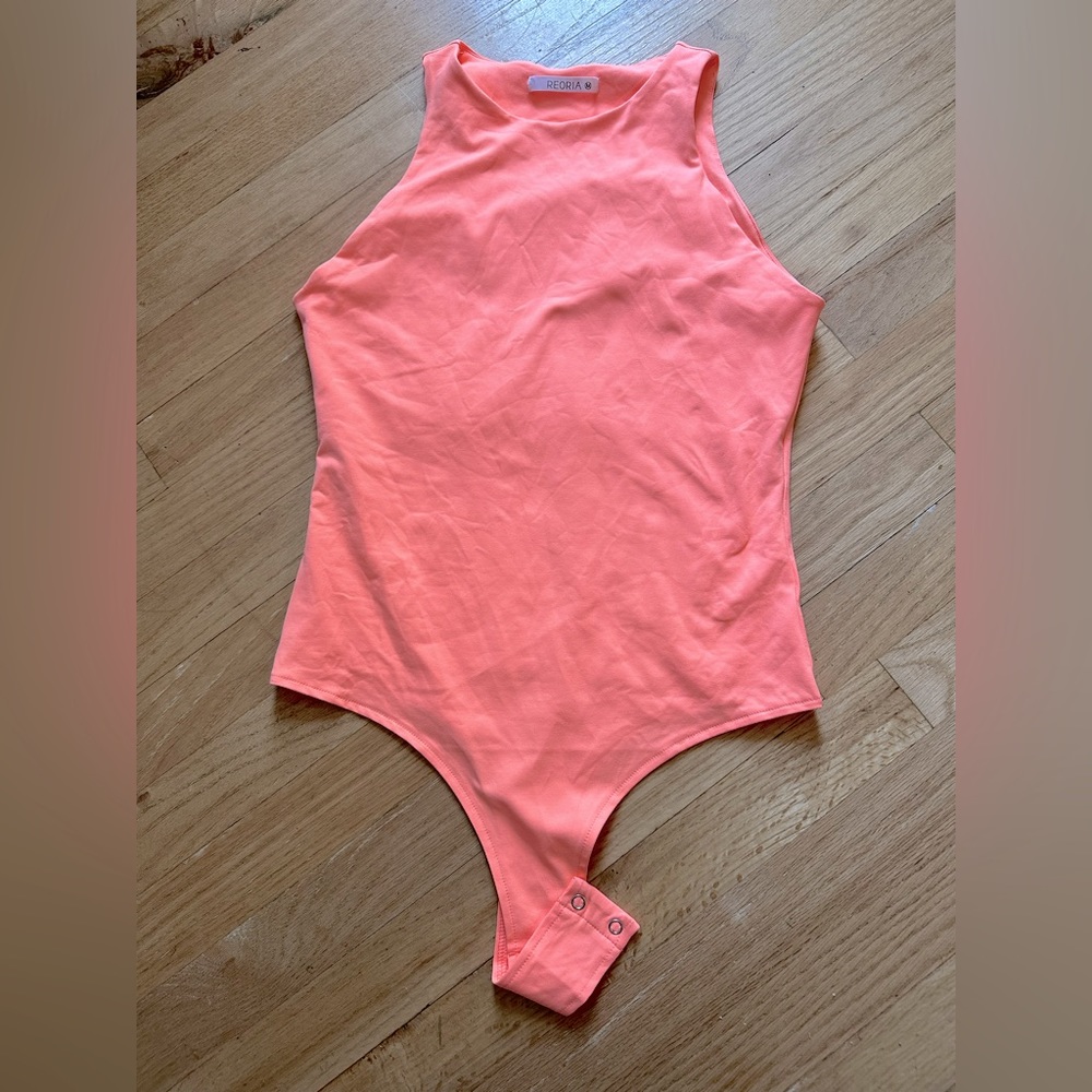 Reoria salmon bodysuit size m.